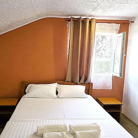 Casa Costa 3* كوستِنيست